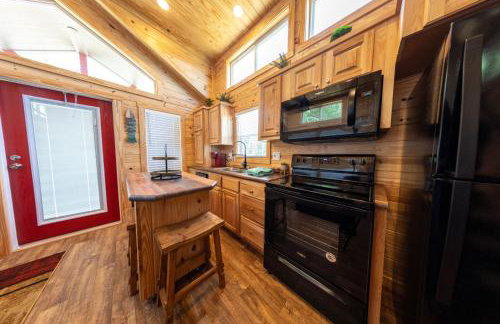 Lakefront Cottage with Hot Tub & Sunset Views - Foto 37