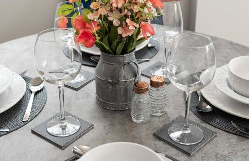 Deluxe 2 bed, 2 bathroom Milton Keynes apartment within walking distance to train station and City centre. - Foto 27