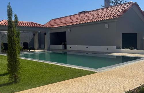 Casa com jardim perto da praia - Foto 1