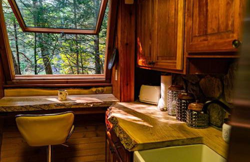 Enchanting River- Water Front A-Frame Cabin - Foto 27