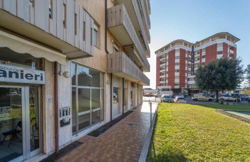 GuestHost - Zia Dina APT - with Balcony - Foto 15