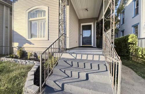 Spacious Home Downtown - Children's Hospital, Pets - Foto 60