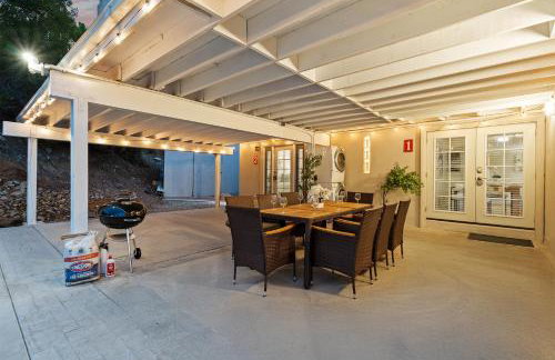 Entire Private Home with 4 Bedrooms 2 Bathrooms, 6 Beds, King Bed, 6 Parking, Big Yard, Available Now - Foto 4