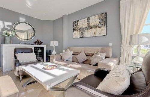 Stylish Penthouse Duplex at Matchroom Country Club - Photo 43