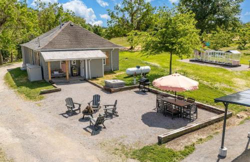 Historic Farm Cottage on 800-Acre Orchard - Foto 6