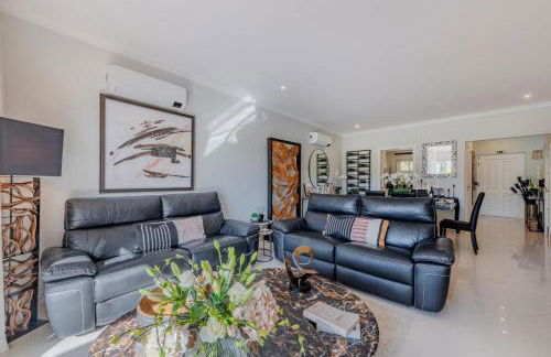 5 star Luxury Palmview apartment with large terrace and communal pool - Foto 19