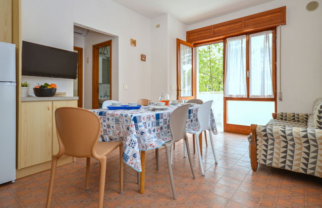 2 bedroom Apartment in Lignano Sabbiadoro - Photo 3