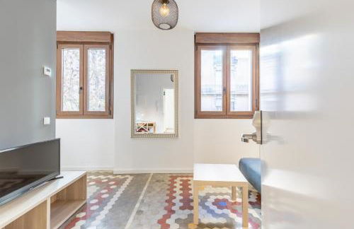 Apt with Antique Floor & lots of Sun Light - Photo 7