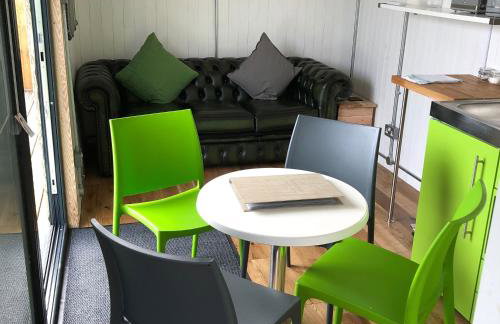 Green CargoPod at Lee Wick Farm Cottages & Glamping - Foto 8