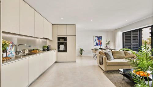 2-Bedroom Beachside Apartment with Pool & Parking - Foto 2, stove, pet friendly, minibar