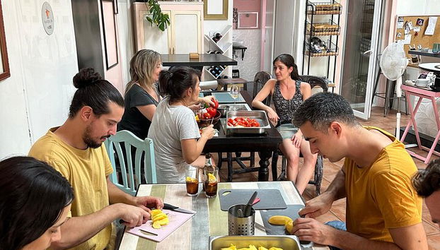 Cours de cuisine de tapas espagnoles avec musique live à la guitare - Photo 3