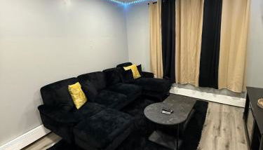 EWRBNB - Rare Find! Huge 3BR Apartment with Open Layout minutes from Newark Airport & NYC - Apartment # 1 - Foto 2