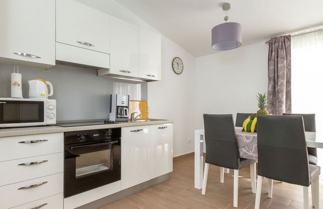 Beautiful Apartment in Between Split and Trogir - Foto 5