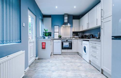 Spacious Modern Chester Home - Great Location - Photo 5