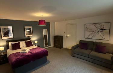 City Centre 4 Bedroom Apartment with Terrace Sleeps 10 by StaySavvy Accommodation - Foto 40