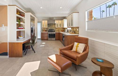 Luxurious Tennis Club Bungalow 1 with Mountain Views and Walks to Downtown Palm Springs! - Foto 13