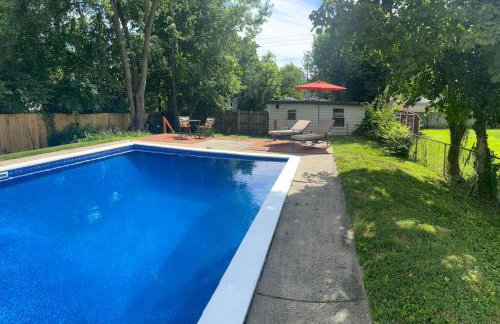 Main Street Oasis Pool and Hot Tub Sleeps 8 - Foto 26