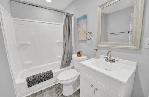 Sunset Dream Minutes from the Beach - Unit 8 - Photo 3