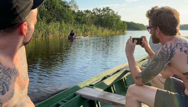 Navegando por el río Amazonas