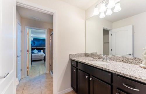 Luxury 8BR Villa with Pool, Spa, Theater & Game Room near Disney - Foto 78