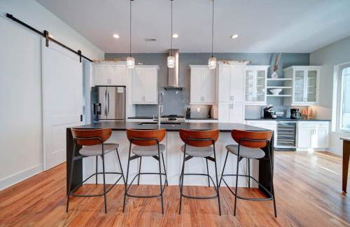 Luxe Townhome Rooftop Hot Tub Parking - Photo 3