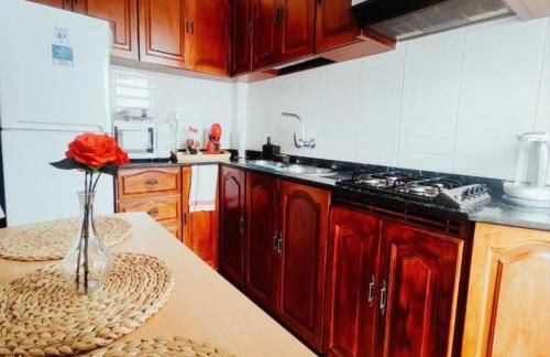 Escapada Deluxe con Wifi 2 Hab 2 Baños con Cocina & SmartTV cerca de Todo - Foto 11