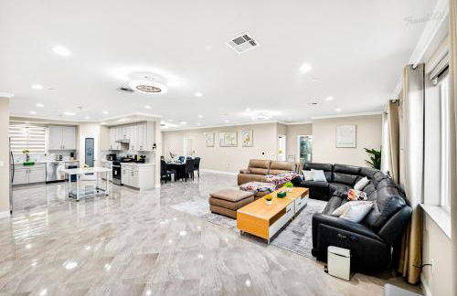 Spacious 9BR Home with Parking and Near DTLA - Foto 46