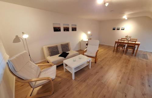 Helle, großzügige Dachgeschosswohnung - Foto 1