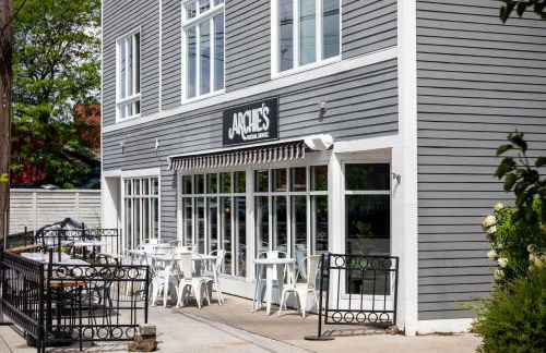 Midtown Modern - urban condo walkable to bars and beach - Foto 26