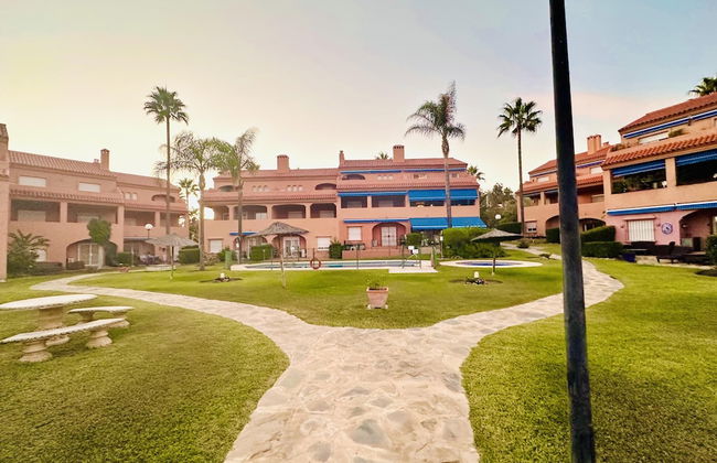 Coastal Retreat-sleeps 8, Sea View, Pool & Parking - Foto 24