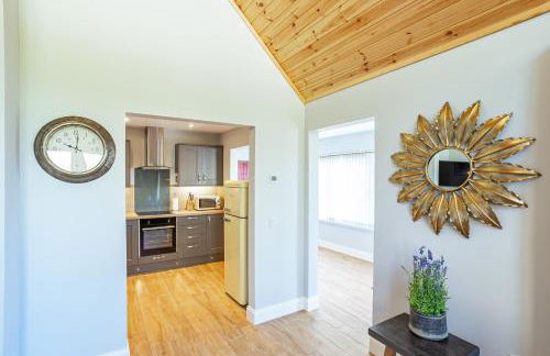 Kestrel Lodge 6 with Hot Tub - Photo 13