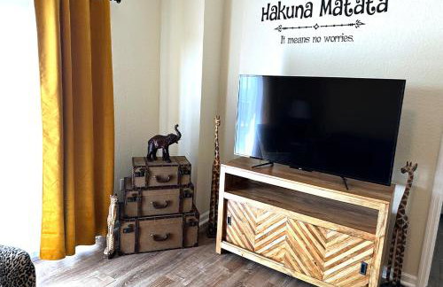 Lion King-themed condo near Disney, Sea World, Universal and OCCC with pool, spa, restaurants, shuttle, private balcony, and the BEST view of fireworks shows - Foto 33