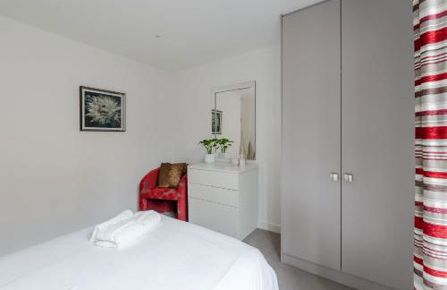 Modern, fully furnished apartment with ensuite, private balcony and elevator in Notting Hill - Foto 51