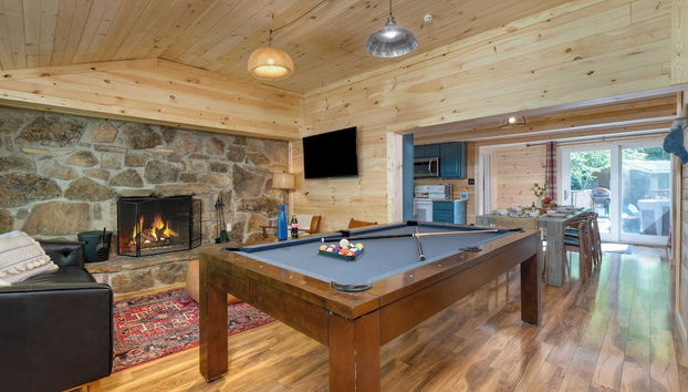 The Rustic Cottage by Avantstay Hot Tub, Fire Pit, Pool Table 5mins to Town - Foto 3, Interior