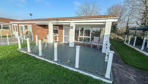 Dog Friendly Chalet At Broadland Park And Marina In Lowestoft Ref 12027B - Foto 1