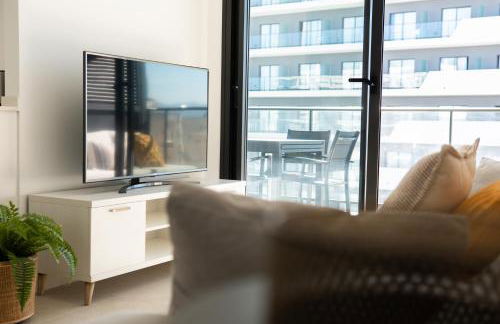Apartamento nuevo junto al mar con plaza de garaje!! Perfecto para familias - Photo 10