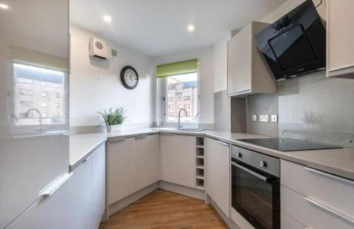 Modern Merchant City 1 BED Apartment with Free Parking - Photo 14