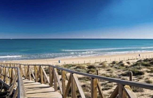 2-bed Apartment 10 min Drive to the Beach! - Foto 29
