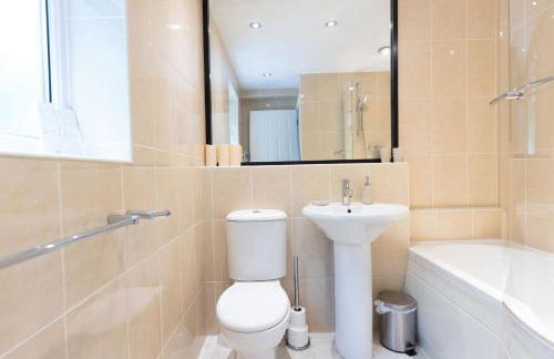 CAPRI 13 SA - 3 Bedroom House close to Loughborough University, EV car facilities, Free Parking, Free Wifi - Ask for contractor rates! - Foto 27