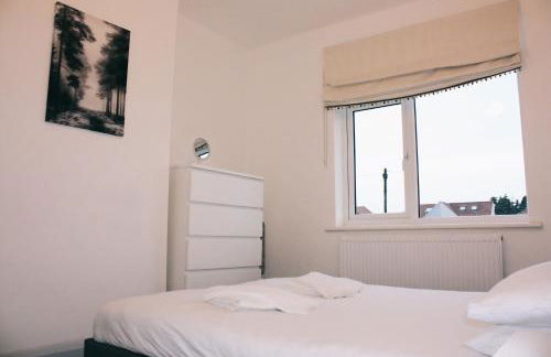 Modern 3 bedroom House with garden & private parking - Foto 14