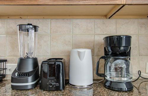 Luxury Pool Home Near Sugar Land Town Center - Photo 27