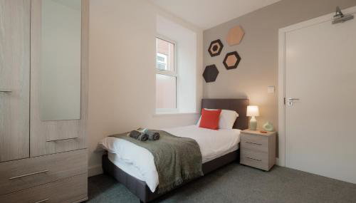 Riya Apartments - Modern & Spacious 6 bed 3 Bath House - Gateshead - Foto 3