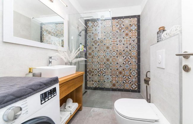 Charming Villa With Outdoor Pool, Bbq, and Sun Deck in Tranquil Kaštela Area - Foto 21