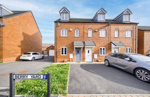 3 BedRoom house, Sleeps 6 with Full Kitchen, Garden and Free Parking - FREE Wi-Fi near Milton Keynes Bowl - Foto 23