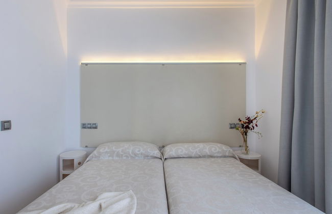 Apartamentos Senabre Palais - Photo 11