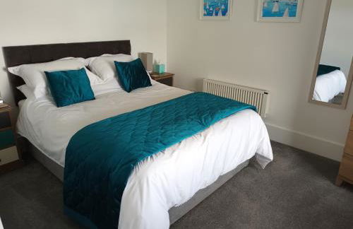 Contemporary one bed studio. Sea views and parking - Foto 8