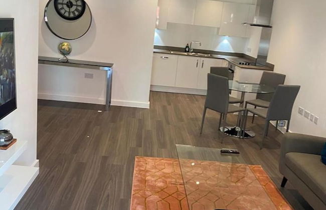 Inviting 4-bed Apartment in Dartford - Foto 1