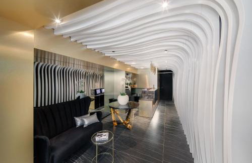 Posh Residence Luxury Suites - Photo 21