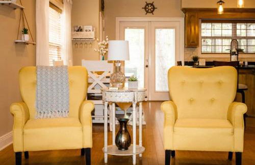 Pet Friendly Tranquil Cottage with Fire-Pit & Hot Tub Minutes to BEACHES - Foto 10