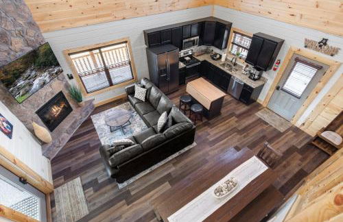 Smoky Bear Splash Top Rated Private Pool Cabin with Hot Tub, Mtn Views, Arcade Games, Excellent Location - Foto 8